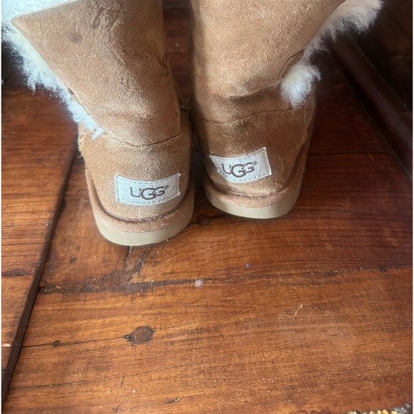 Ugg Bailey Button Sherpa lined suede foam sole round toe Youth size 12 - Picture 4 of 13